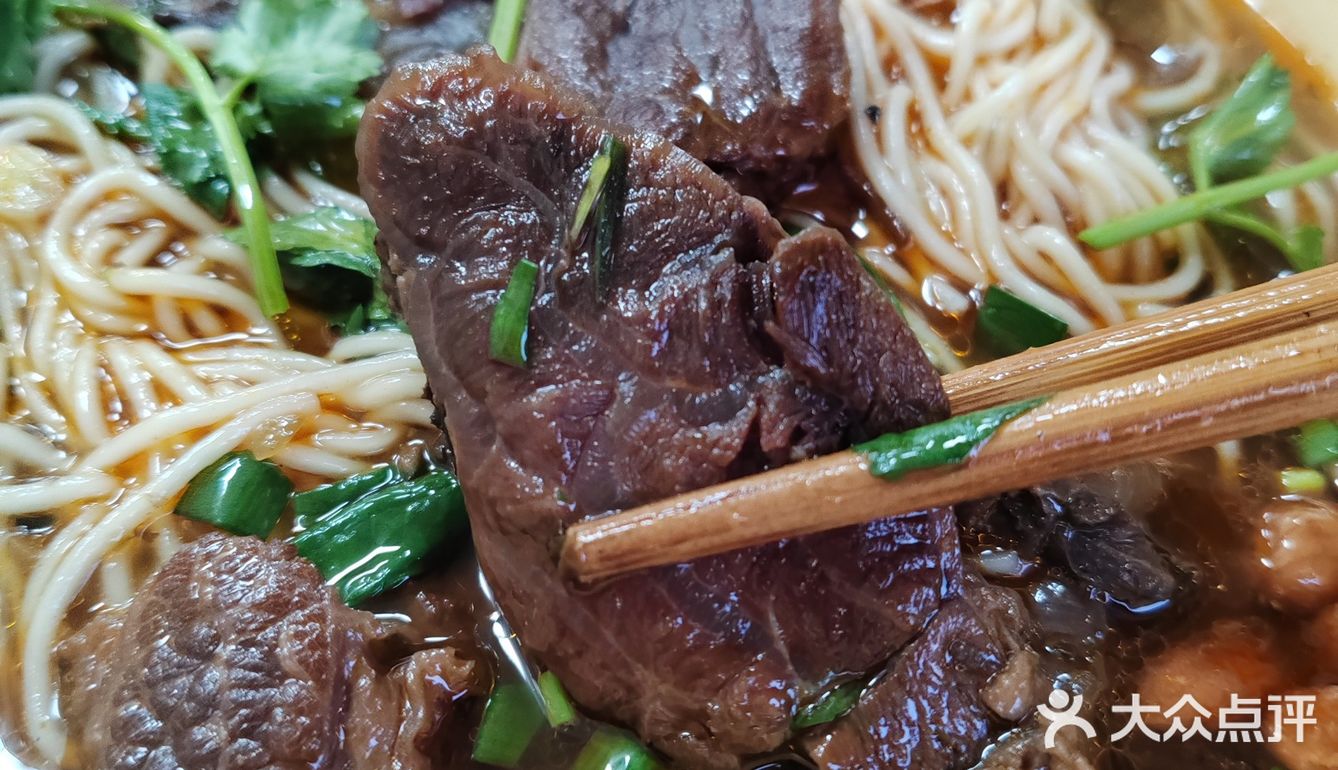 这家的牛肉实惠且大坨