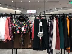 -URBAN REVIVO(高德置地广场·春广场店)