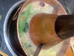 -果松木炭酸菜铜火锅·外婆参鸡汤