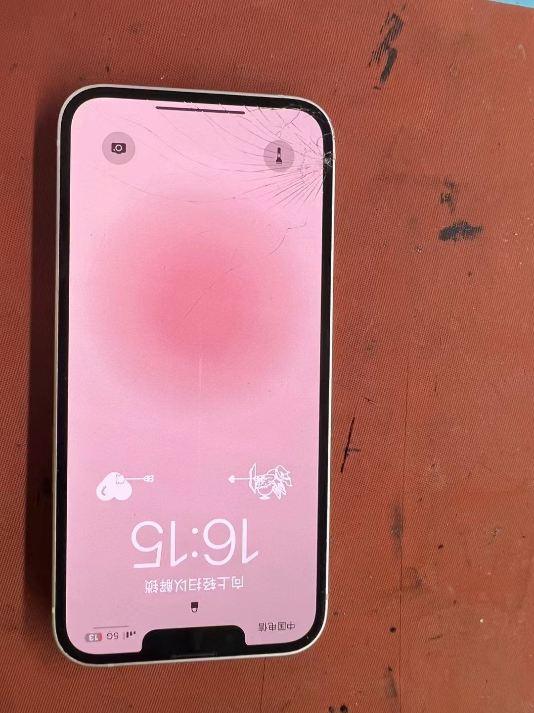 苹果13战损猛男粉 外屏完美修复 焕然一新