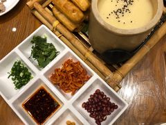稀豆粉油条-福照楼汽锅鸡·云南菜(护国路店)