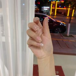 -吉吉靓甲美睫