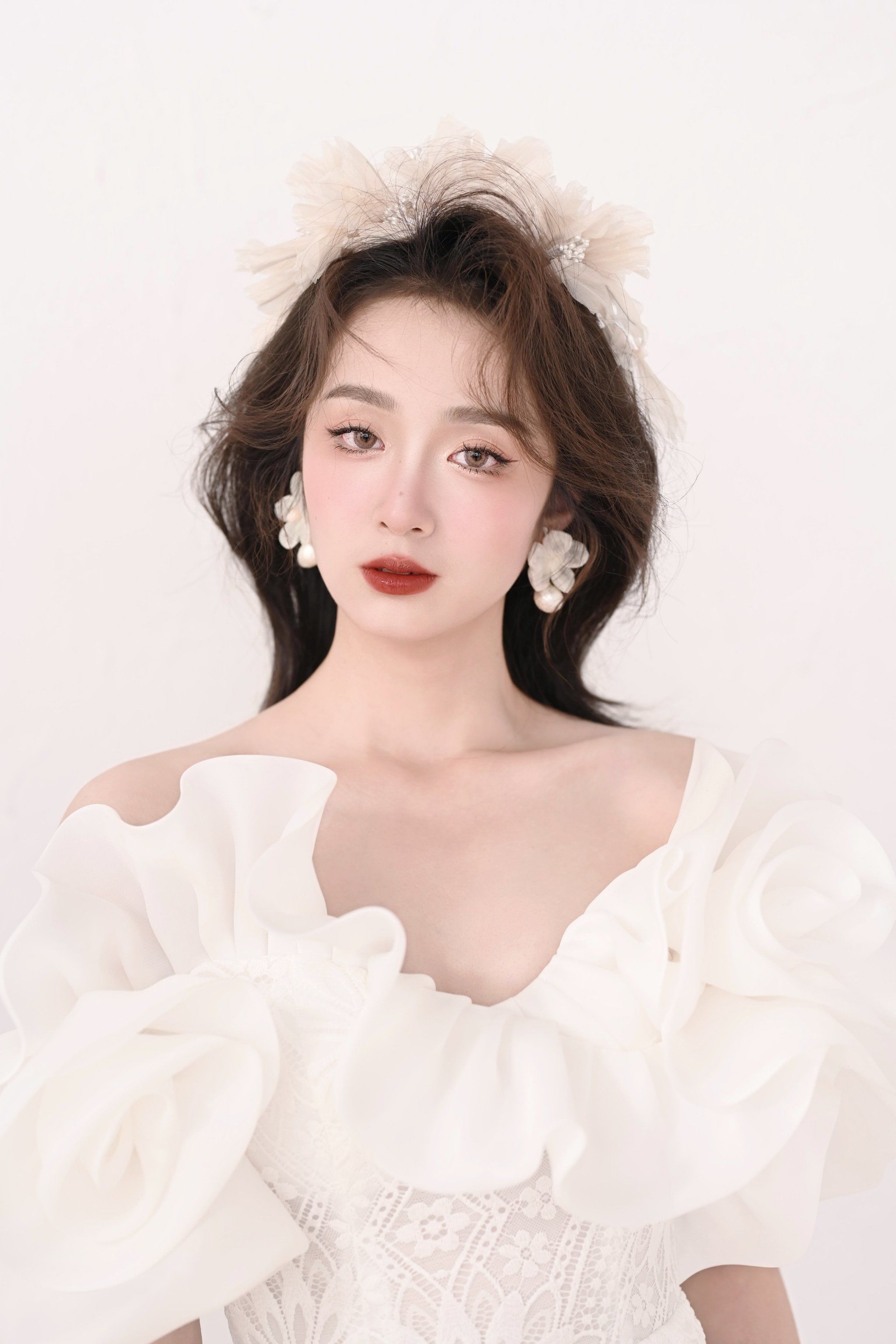 仙气撩人的新娘白纱妆容造型