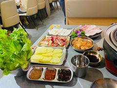 -围炉肉舍•炭烤活鳗•丹东海鲜烤肉(步行街店)