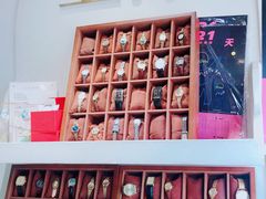 -LADY FAFA(巨鹿路陕西南路路口店)