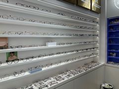 -美式眼镜·授权蔡司.依视路.尼康.豪雅.明月(南翔印象城店)