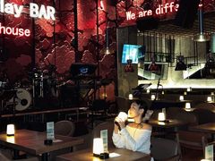 -FOUR PLAY BAR