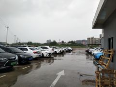 -上海华裕比亚迪4S店