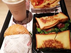 -The Habit Burger Grill 哈比特汉堡(复兴soho店)