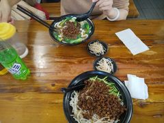-丽虹云南过桥米线(兴工街店)