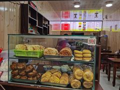 面包甜点陈列柜-刘氏方酥锅盔(古城总店)