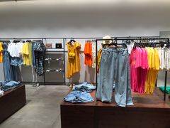 -URBAN REVIVO(高德置地广场·春广场店)