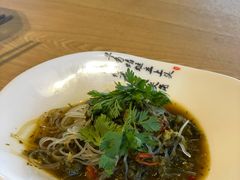 自制酸菜拌水晶粉丝-品味泸沽湖•民族特色菜(大落水店)