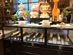 面包甜点陈列柜-都会尚膳·海鲜自助餐厅(重庆万豪酒店)
