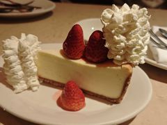 鲜草莓芝士蛋糕-The Cheesecake Factory芝乐坊餐厅(王府中环东座店)