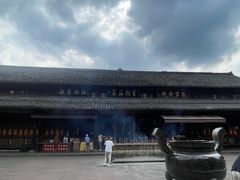 -峨眉山报国寺