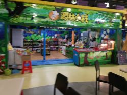 -维佳童话镇演出现场(徐东店)