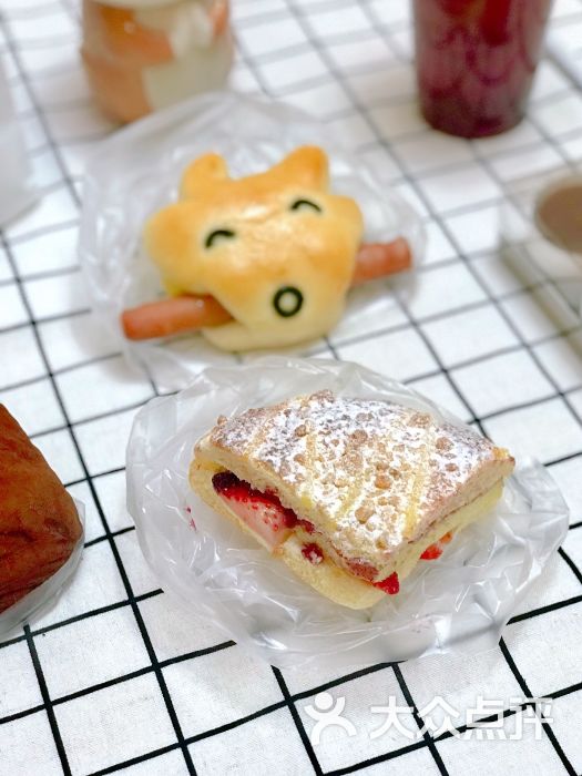 草莓天使酥菠萝