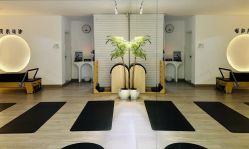 -闺蜜瑜伽·普拉提女性塑形馆