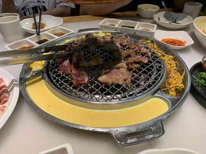 韩宫宴炭火烤肉(武汉印象城店)-"[薄荷]环境:毕竟是烤肉店,油烟少不了