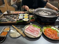 -围炉肉舍•炭烤活鳗•丹东海鲜烤肉(步行街店)