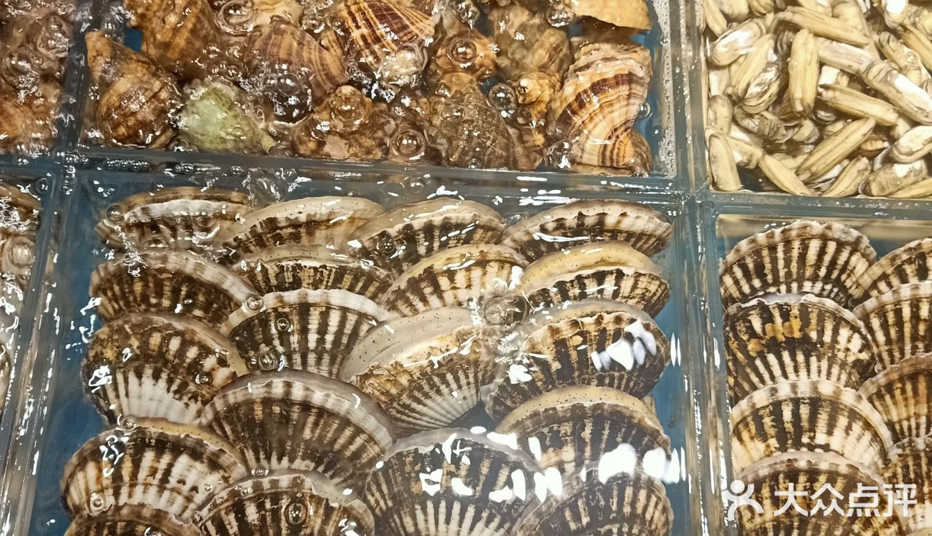 来了几个朋友，一进店门就有人问我们有没有预留好位子