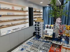 -视野联行眼镜·蔡司·依视路(省体育馆店)
