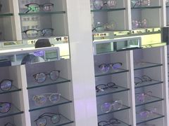 -提一眼镜·蔡司·依视路(小寨店)