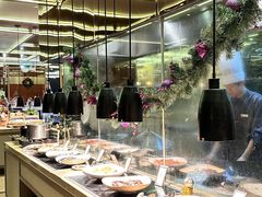 -大中华希尔顿酒店-念自助餐·嗨啤·小龙虾
