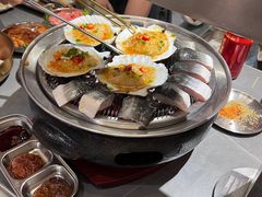 -围炉肉舍•炭烤活鳗•丹东海鲜烤肉(步行街店)