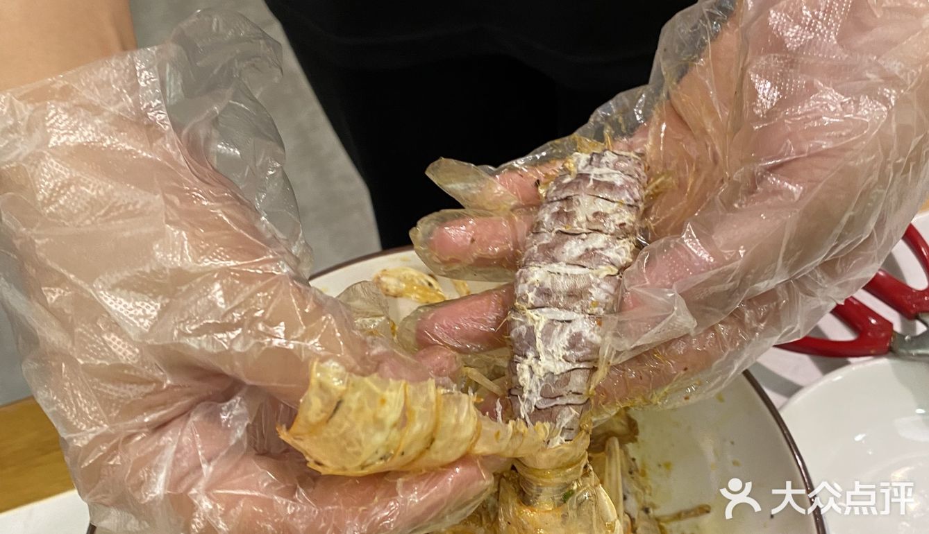是二十三年老字号海鲜店。做了很多攻略