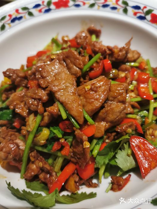 渔头匠·剁椒鱼头辣椒炒肉图片