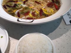东北五常大米饭-江渔儿酸菜鱼·拔草餐厅(虎门君乐汇店)