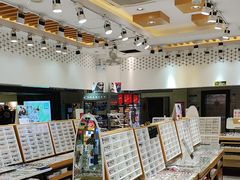 -美式眼镜·授权蔡司.依视路.尼康.豪雅.明月(人民广场店)