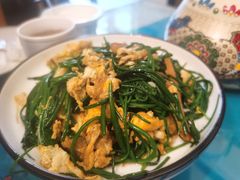 沙葱炒鸡蛋-一个勺子新疆锡伯主题私房菜(红墙巷49号院店)