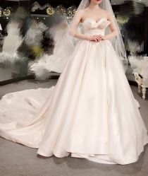 -艾米丽婚纱礼服