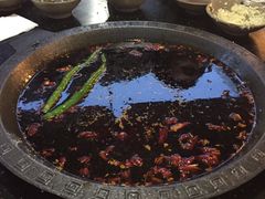 -茅草房·河畔园林火锅