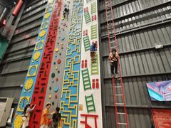 -极限PLAY运动娱乐新世界·团建派对潮玩休闲馆·室内蹦极高空游乐园