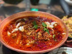 香辣酸菜黑鱼火锅-云海肴·汽锅鸡·云南菜(美罗城店)