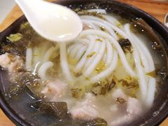 酸菜肉片米线-贵州沾水米线(学田湾店)