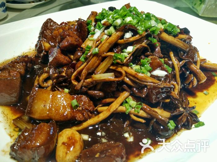茶树菇烧肉