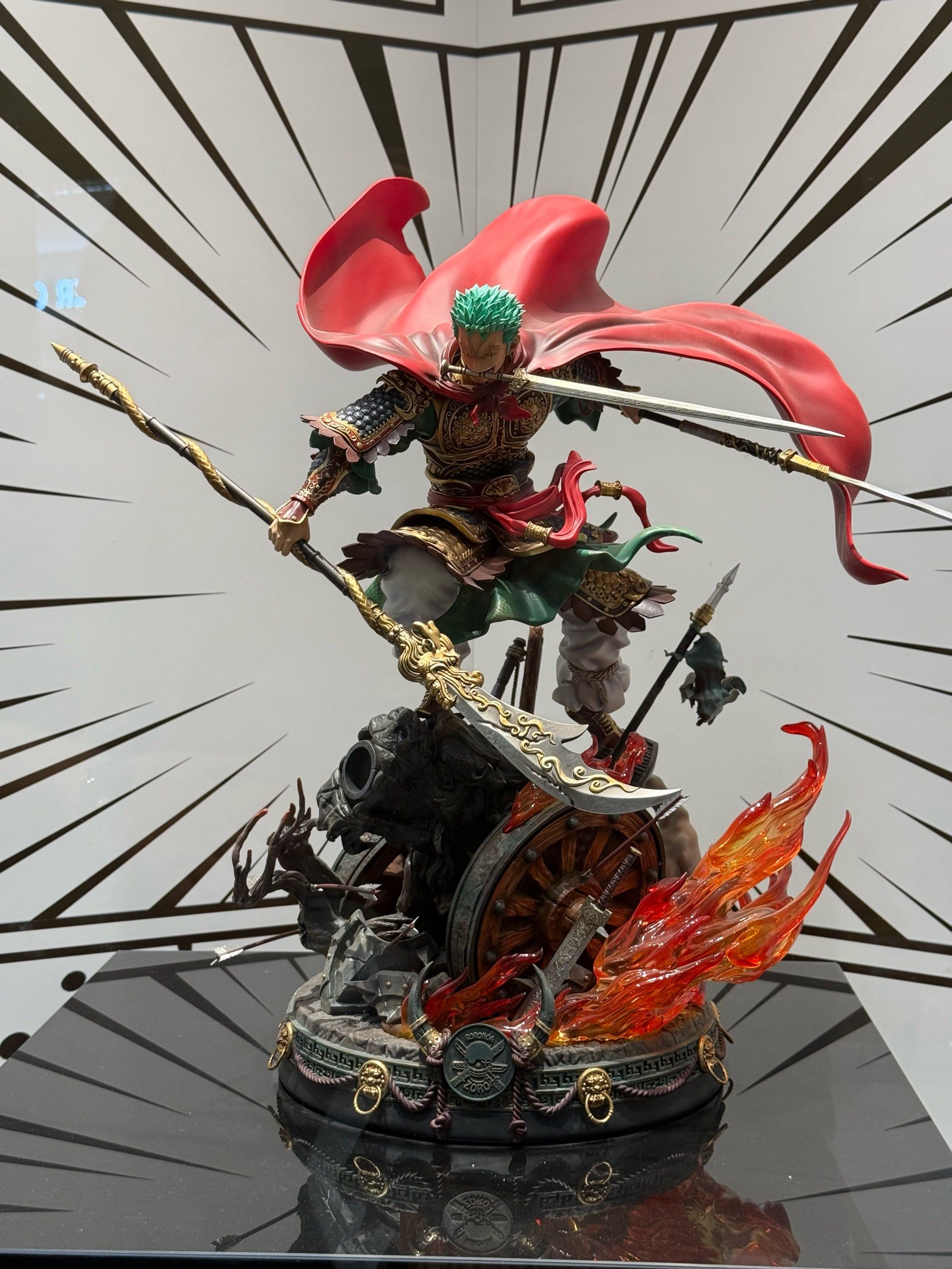 n
逛了一下门口的手办,都是正版的,这个海贼王