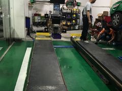 -家乐福南翔店停车场