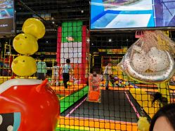 -蹦蹦跳跳(新奥购物中心店)