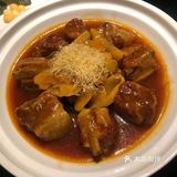 皮很爽滑弹牙，很嫩，鸡肉咸咸的很好下饭，分量很多