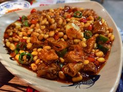 黄豆烧肥肠-肖四女乐山跷脚牛肉(世博源店)