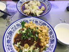 -渝之汇牛肉豌杂面