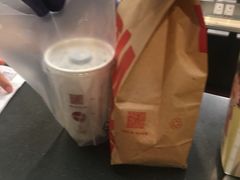 -麦当劳(轻轨曹杨路店)
