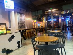 用餐区-HELLO 27 意面·沙拉·帕尼尼