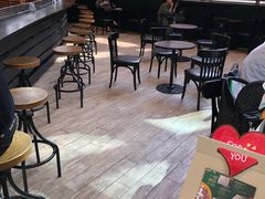 等位区-星巴克(来福士办公楼店)